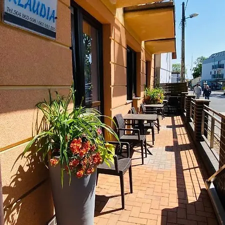 Klaudia Treptower Deep